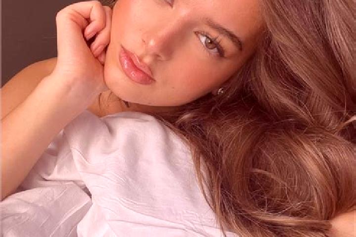 Emma, 25, a chestnut hazel-eyed caribbean companion based in Jedung. Offering Erotic Massage, Massage, OWO, Travel Companion, Roleplay. Available for incall ...