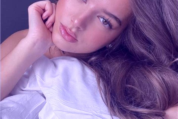 Emma, 25, a chestnut hazel-eyed caribbean companion based in Moglingen. Offering Duos, Erotic Massage, Party Girl, Deep French Kissing. Available for incall ...