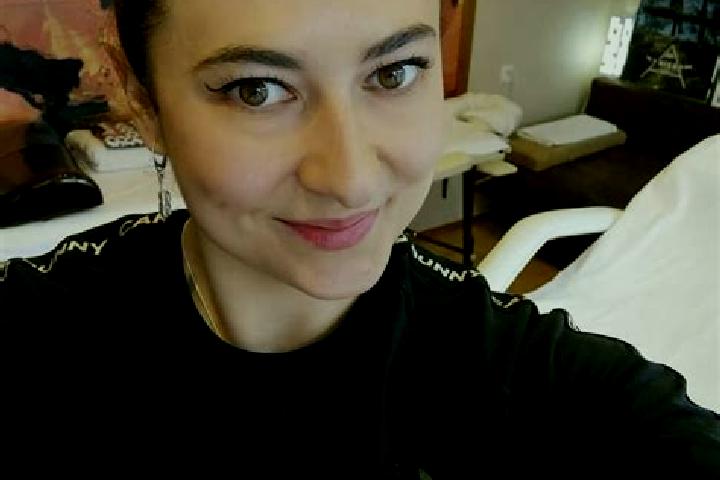 Emma, 25, a red dark-eyed latina companion based in Valea lui Ion. Offering GFE, Domination, Roleplay, BDSM. Available for incall and outcall, overnight book...