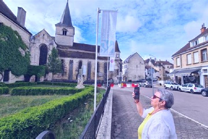 Emma, 25 — Escort in Chatillon-sur-Seiche, France