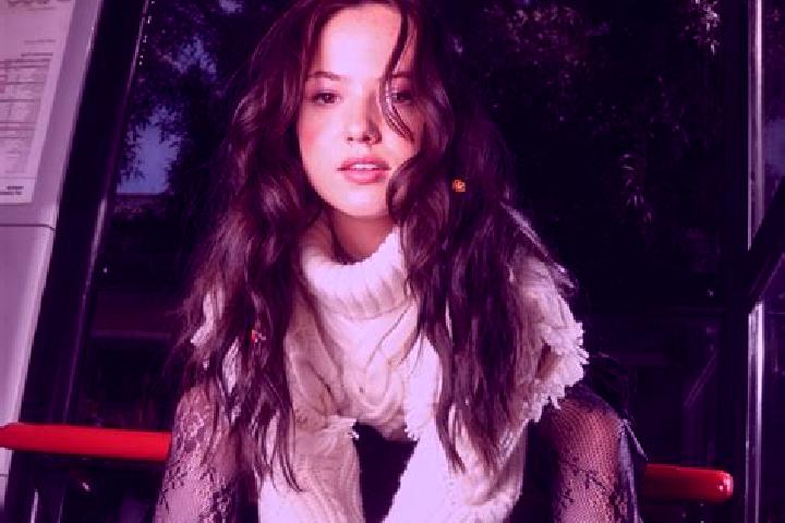 Emma, 25 — Escort in Chester Gap, United States
