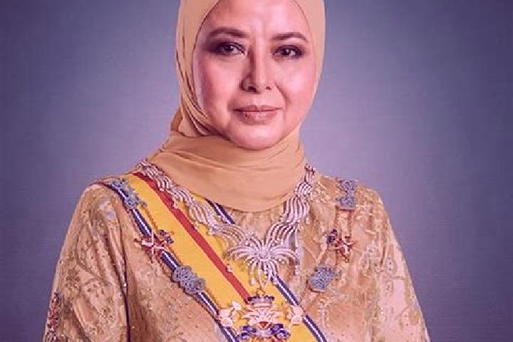 Emma, 25 — Escort in Gandik, Indonesia