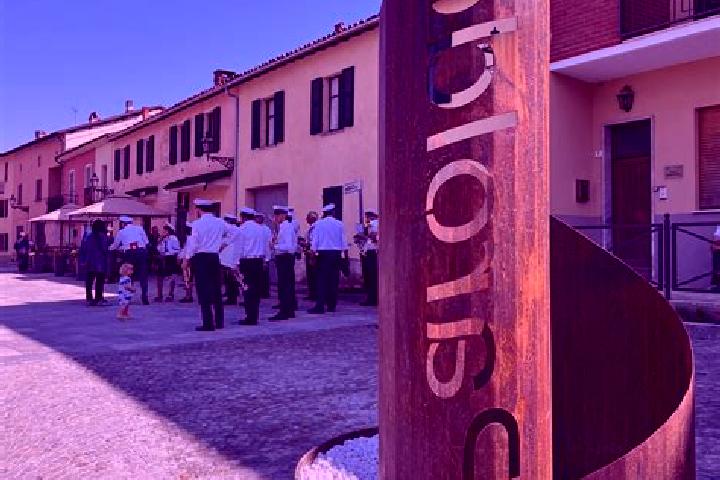 Emma, 25 — Escort in Paroldo, Italy