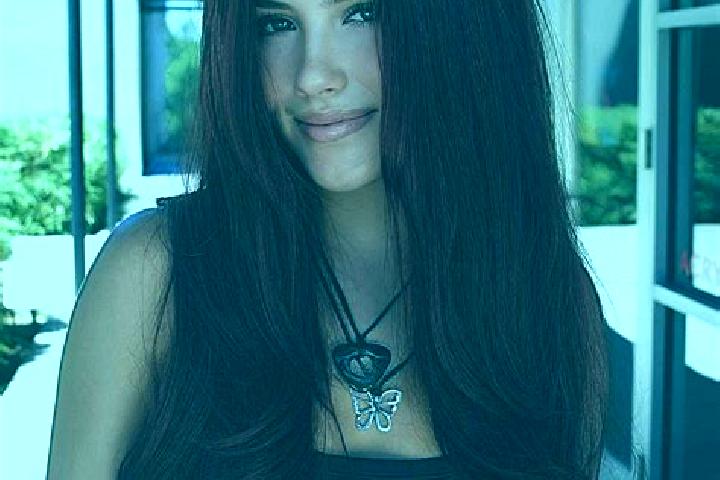 Emma, 26, a auburn dark-eyed middle eastern companion based in Larkird. Offering BDSM, Couples, CIM. Available for incall and outcall, day and evening dates.