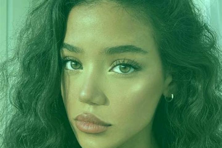 Emma, 26, a black brown-eyed mediterranean companion based in Presles. Offering GFE, Striptease, Party Girl. Available for incall and outcall, day and evenin...