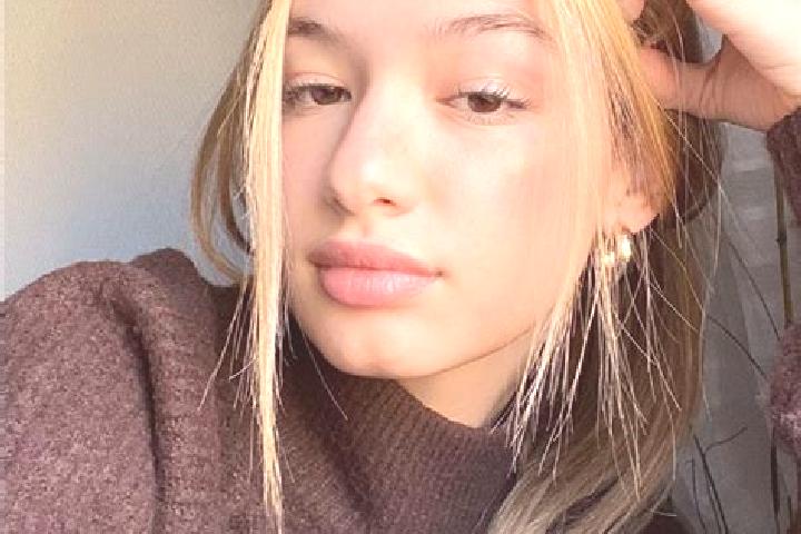 Emma, 26, a blonde brown-eyed mixed companion based in Yashao. Offering Fetish, BDSM, CIM, Couples. Available for incall and outcall, day and evening dates.