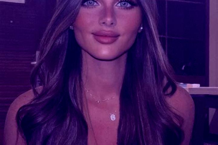 Emma, 26, a brunette dark-eyed caribbean companion based in Dorna Candrenilor. Offering GFE, Domination, 69, BDSM. Available for incall and outcall, overnigh...