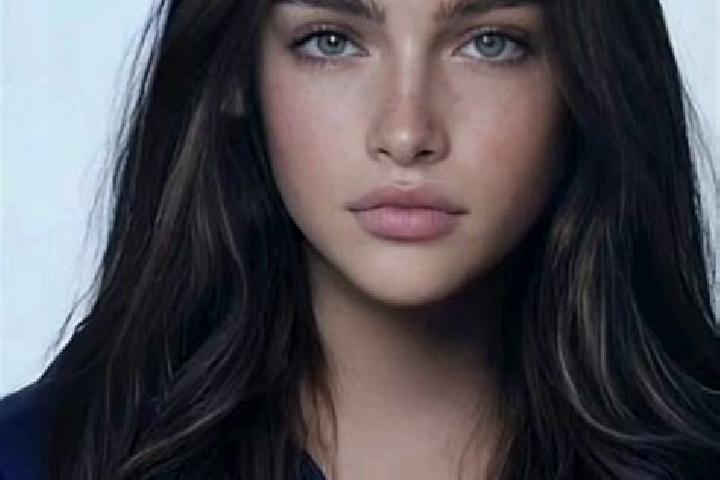Emma, 26, a brunette dark-eyed caucasian companion based in Lyzyne. Offering Erotic Massage, Girlfriend Experience, 69, Overnight. Available for incall and o...