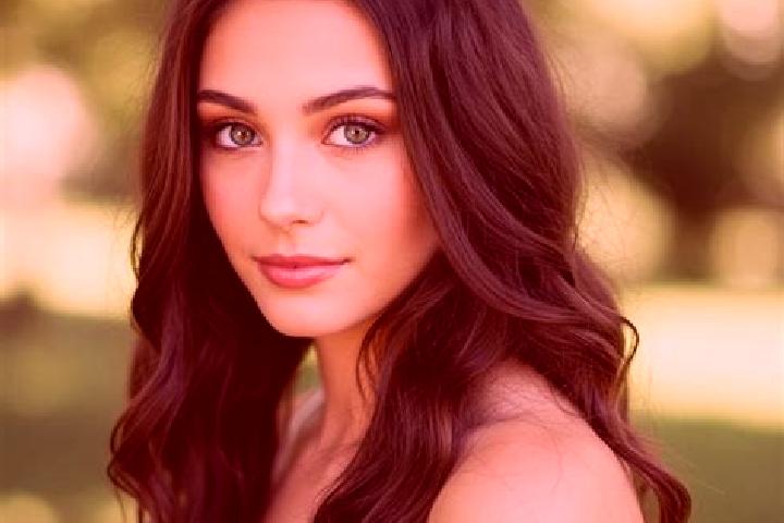 Emma, 26, a brunette hazel-eyed mixed companion based in Capilla. Offering A-Level, Roleplay. Available for incall and outcall, day and evening dates.