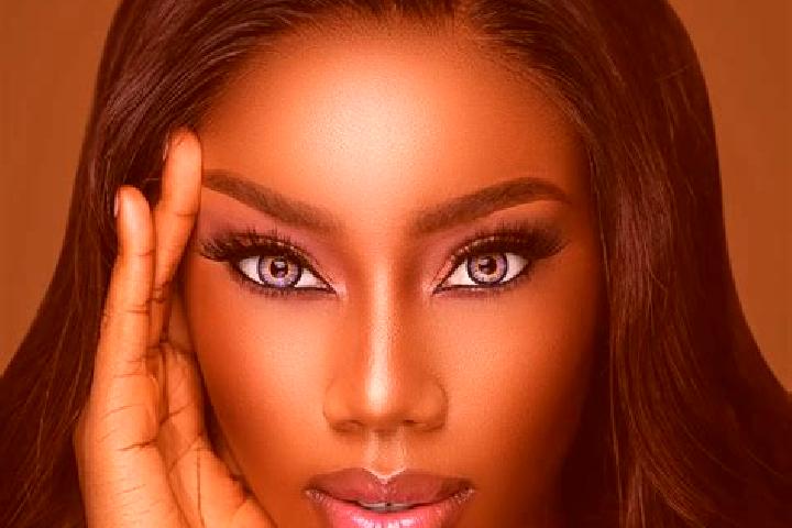 Emma, 26, a chestnut blue-eyed ebony companion based in Pucarani. Offering 69, BDSM, Fetish, CIM, Prostate Massage. Available for incall and outcall, overnig...