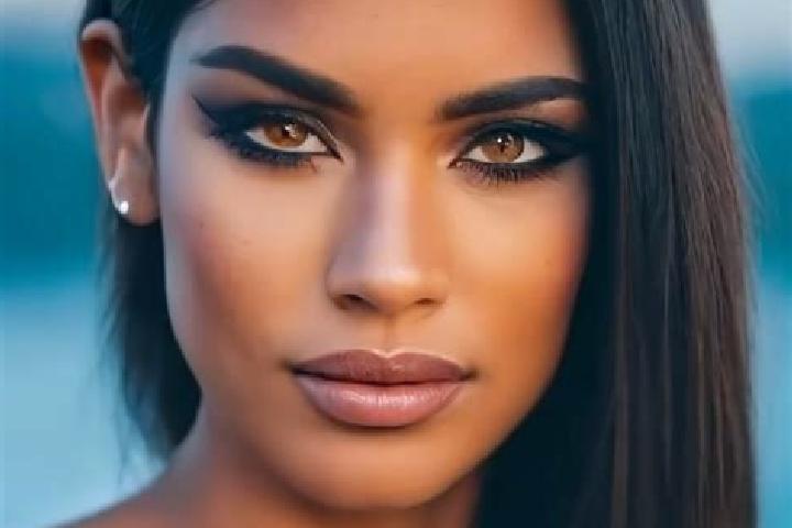 Emma, 26, a red green-eyed latina companion based in Paratinga. Offering Massage, Deep French Kissing, Travel Companion, BDSM, Striptease. Available for inca...