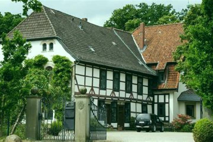 Emma, 26 — Escort in Bemerode, Germany