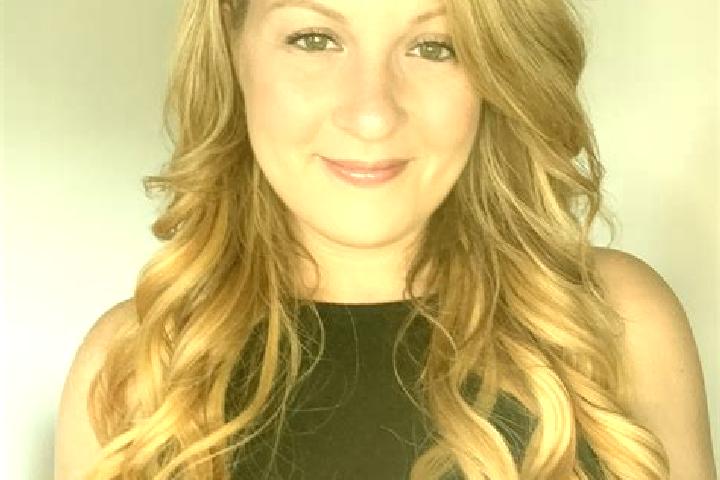 Emma, 26 — Escort in Castle Cove, Australia