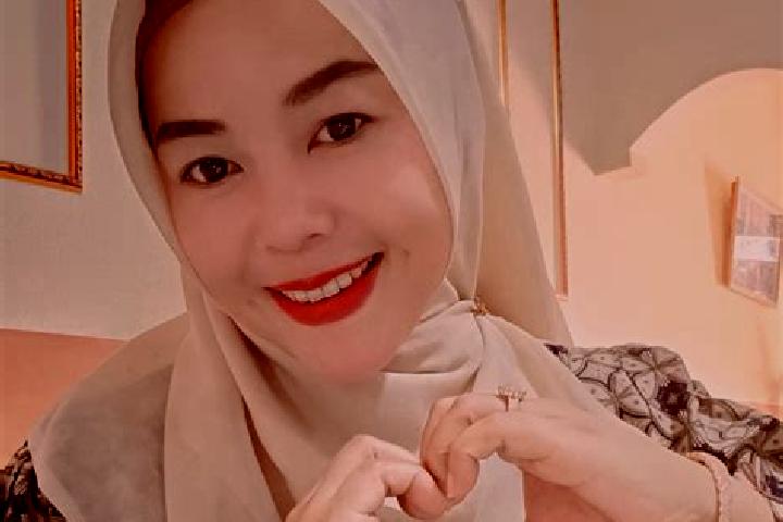 Emma, 26 — Escort in Kedawung, Indonesia