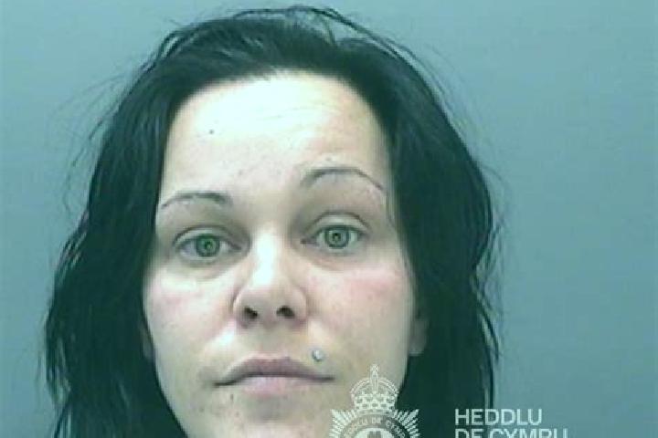 Emma, 26 — Escort in Tonyrefail, United Kingdom