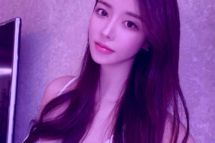 Emma, 26 — Escort in Xiashuitou, China