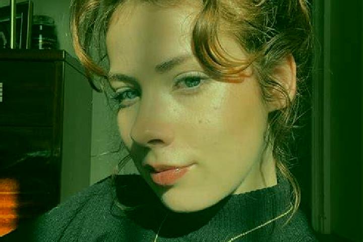 Emma, 27, a auburn blue-eyed latina companion based in Berck. Offering Roleplay, OWO, Duos, CIM. Available for incall and outcall, day and evening dates.