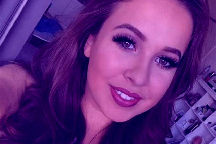 Emma, 27, a auburn dark-eyed european companion based in Delitz am Berge. Offering CIM, BDSM, Domination. Available for incall and outcall, day and evening d...
