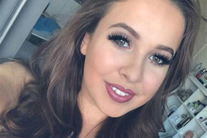 Emma, 27, a chestnut green-eyed caribbean companion based in Rhosneigr. Offering Couples, A-Level, Travel Companion. Available for incall and outcall, day an...