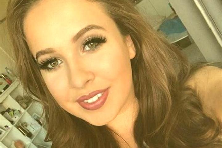 Emma, 27, a red grey-eyed middle eastern companion based in Auge. Offering Duos, Dinner Date, Prostate Massage, Striptease. Available for incall and outcall,...