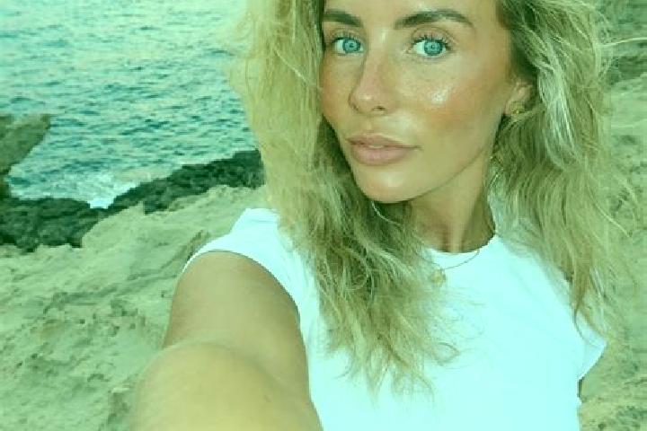 Emma, 27 — Escort in Bonner, Australia