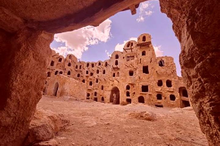 Emma, 27 — Escort in Qasr Abu Hadi, Libya