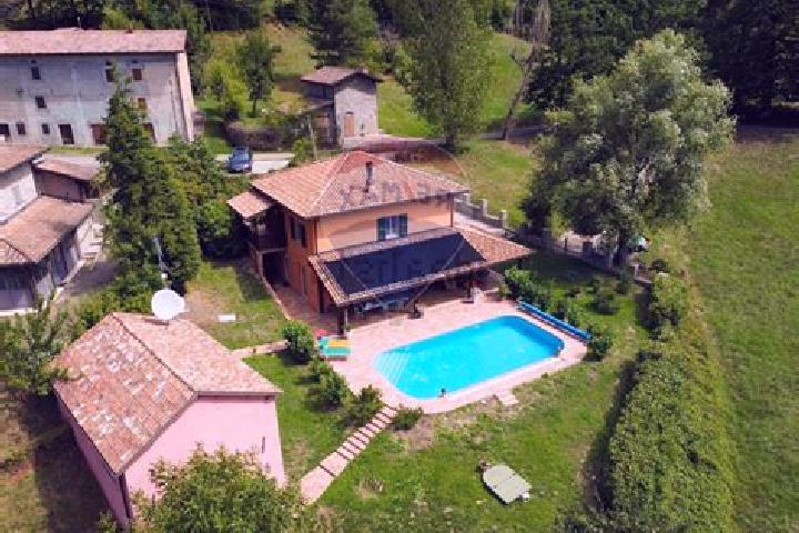 Emma, 27 — Escort in Villa Minozzo, Italy