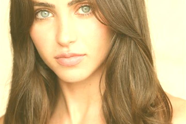 Emma, 28, a auburn brown-eyed indian companion based in Kryopigi. Offering BDSM, OWO, Duos. Available for incall and outcall, day and evening dates.