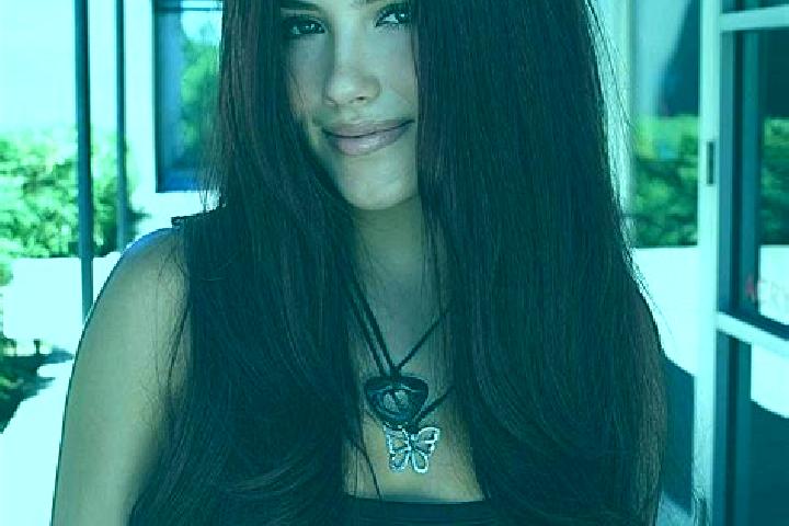 Emma, 28, a auburn dark-eyed mediterranean companion based in Bagaroua. Offering Massage, Fetish. Available for incall and outcall, day and evening dates.