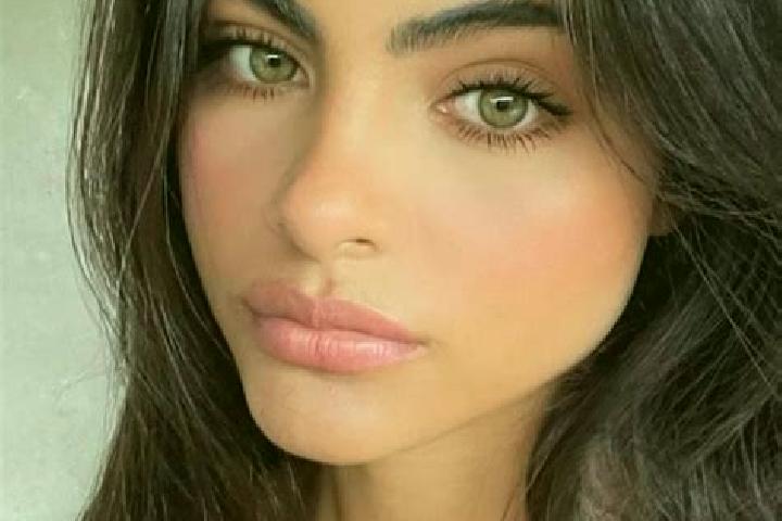 Emma, 28, a brunette green-eyed indian companion based in Idiazabal. Offering Duos, Fetish, Dinner Date. Available for incall and outcall, overnight bookings...