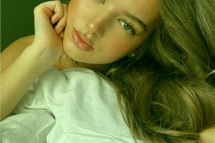 Emma, 28, a chestnut hazel-eyed slavic companion based in Kaepylae. Offering Girlfriend Experience, OWO, Massage. Available for incall and outcall, overnight...