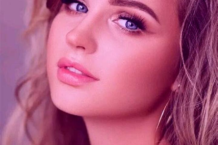 Emma, 28, a dark blonde blue-eyed mediterranean companion based in Livada de Bihor. Offering Dinner Date, Overnight, 69, A-Level, Striptease. Available for i...
