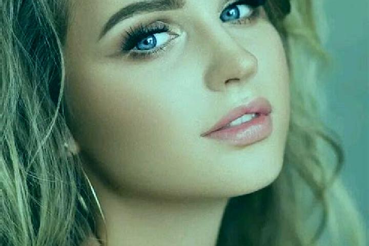 Emma, 28, a dark blonde blue-eyed mediterranean companion based in Murgesti. Offering Dinner Date, Striptease, OWO. Available for incall and outcall, overnig...
