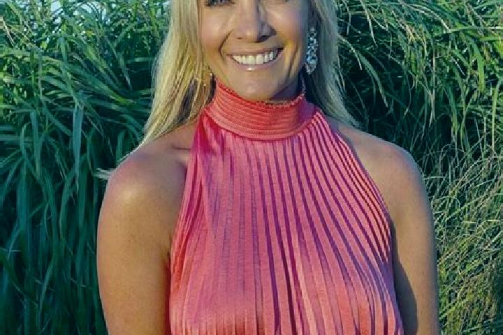 Emma, 28 — Escort in Evanston, Canada
