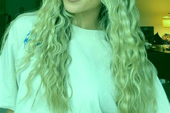 Emma, 28 — Escort in Karagach, Russia