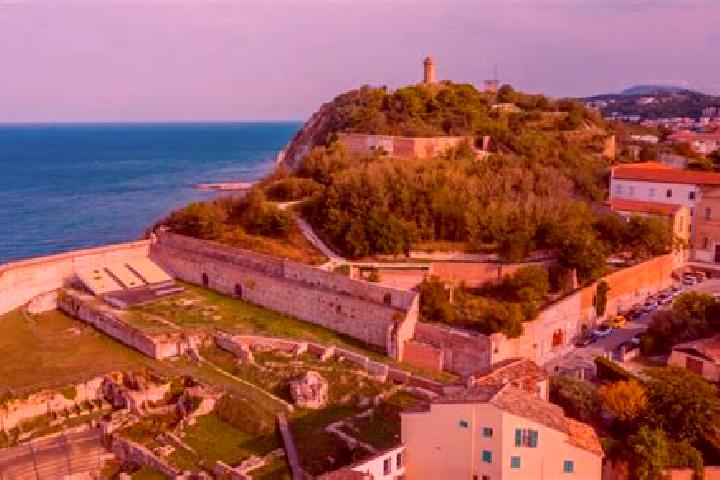 Emma, 28 — Escort in Palaia, Italy
