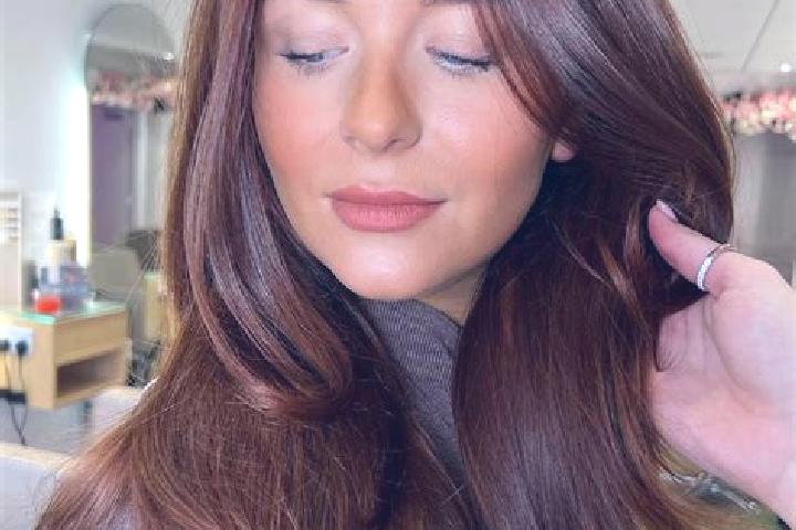 Emma, 29, a auburn brown-eyed indian companion based in Merces. Offering Girlfriend Experience, A-Level, Erotic Massage, GFE. Available for incall and outcal...