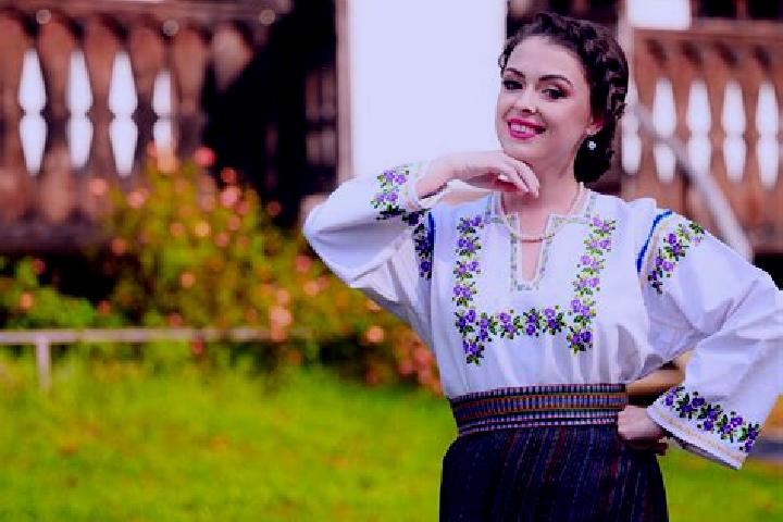 Emma, 29 — Escort in Hudesti, Romania