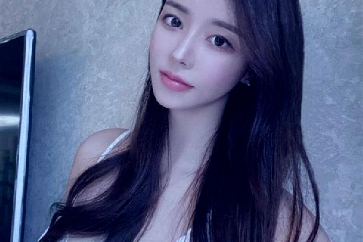 Emma, 29 — Escort in Shangbei, China