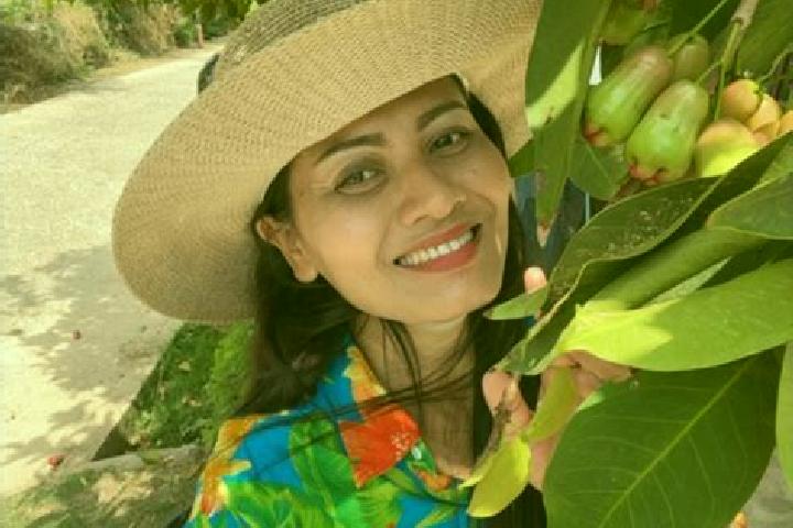 Emma, 29 — Escort in Si Khoraphum, Thailand