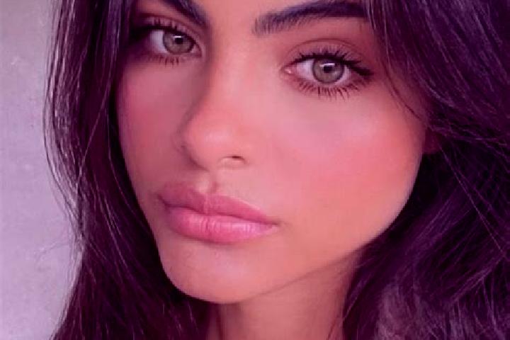 Emma, 30, a brunette amber-eyed indian companion based in Weicheng. Offering Striptease, Dinner Date, Couples, Erotic Massage. Available for incall and outca...