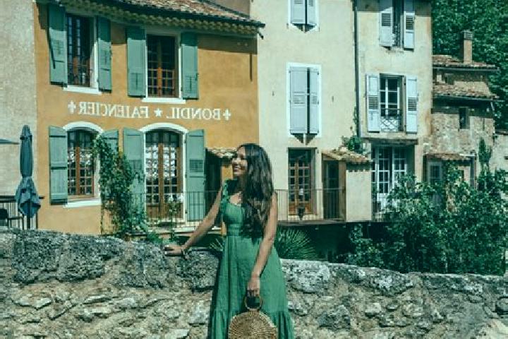 Emma, 30, a chestnut brown-eyed ebony companion based in Moustiers-Sainte-Marie. Offering A-Level, Overnight, Duos. Available for incall and outcall, day and...