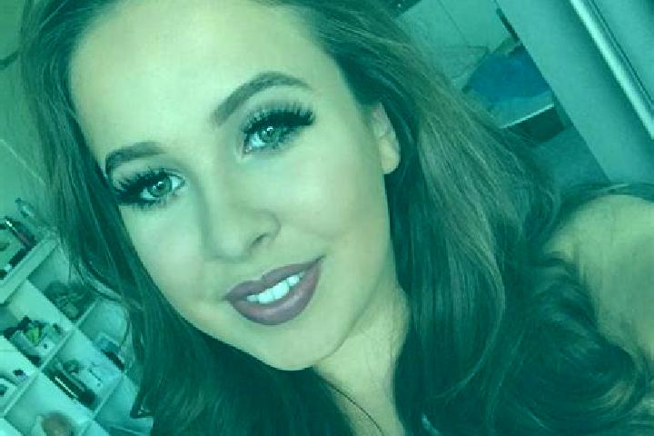 Emma, 30, a red dark-eyed mediterranean companion based in Mapalo. Offering Overnight, Party Girl, Travel Companion. Available for incall and outcall, overni...