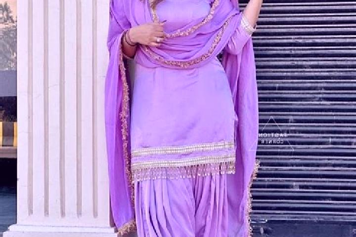 Emma, 30 — Escort in Patiala, India