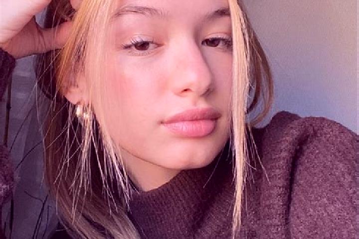 Emma, 31, a blonde brown-eyed asian companion based in Maben. Offering Travel Companion, Deep French Kissing, Duos. Available for incall and outcall, day and...