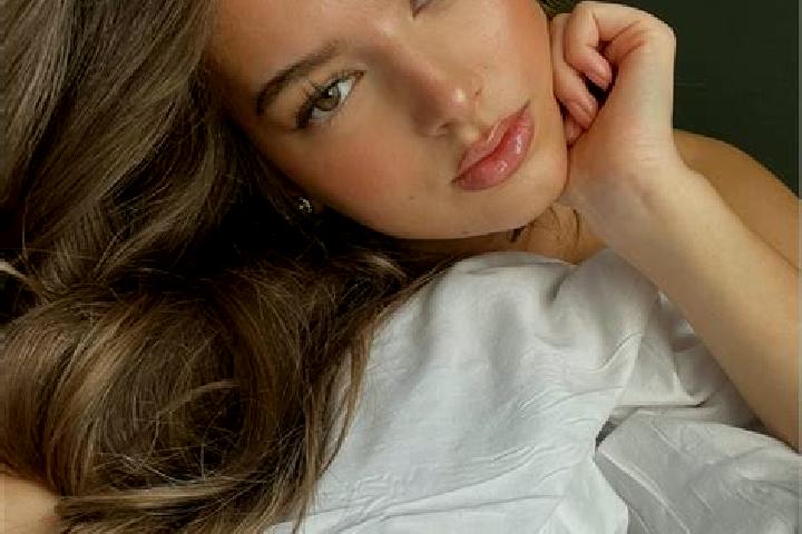 Emma, 31, a brunette hazel-eyed slavic companion based in Mewet. Offering 69, Tantra, A-Level, Roleplay. Available for incall and outcall, overnight bookings...