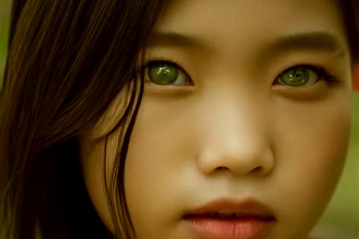 Emma, 31, a red green-eyed asian companion based in Forfar. Offering Striptease, Party Girl, Erotic Massage. Available for incall and outcall, overnight book...