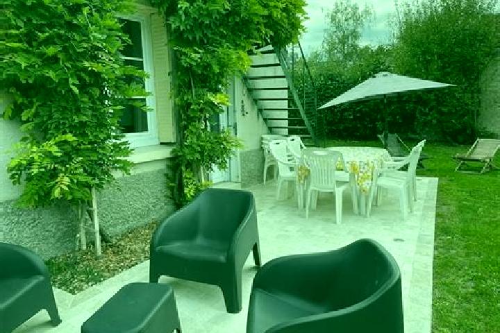 Emma, 31 — Escort in Bracieux, France