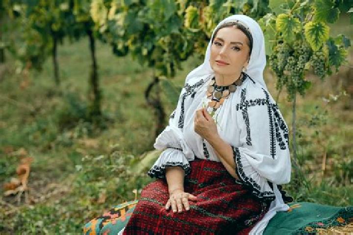 Emma, 31 — Escort in Dochia, Romania