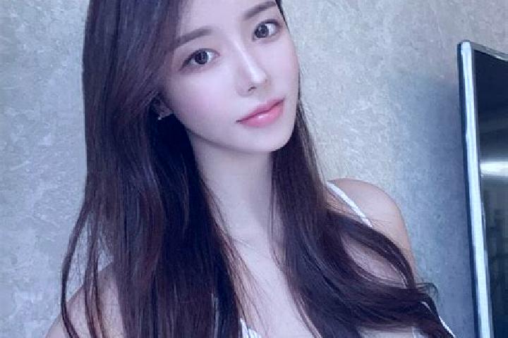 Emma, 31 — Escort in Jiujianfang, China
